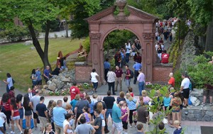 Ramapo College Students at Arch