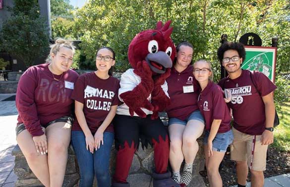 Student Ambassadors with Roadrunner Mascot 