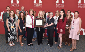 Attendees at RIGG 2023 with Honorary Doctorate Recipient CeCe Moore.