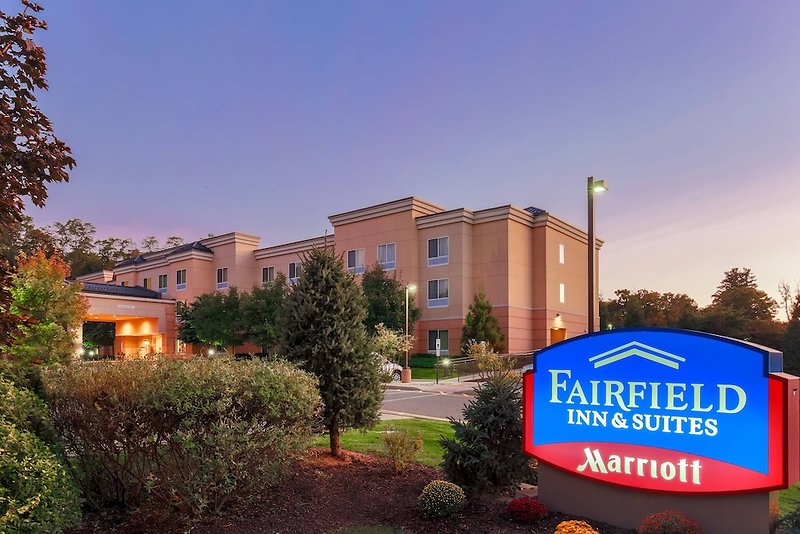 Fairfield Inn & Suites Mahwah location exterior image