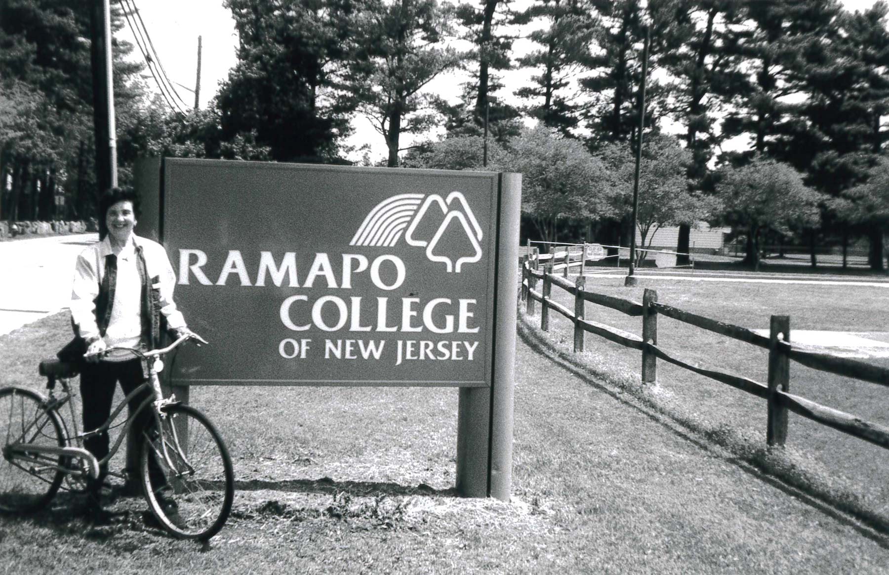 Rose Marie Mark ’05 next to the Ramapo College sign.