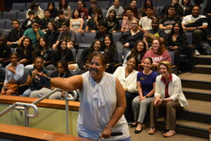 Assemblywoman Linda Carter takes a selfie with EOF students and staff. 