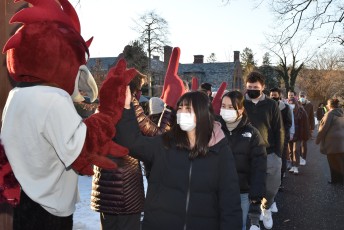 Ramapo College Welcomes New Roadrunners During Winter Arching