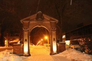 winter phot at the arch