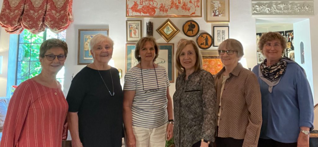 Retired Ramapo College administrators enjoying lunch and catching up. Pictured from left to right are Bea Cronin, Sharon Rubin, Victoria Bruni, Rita Tepper, Pamela Bischoff, and Nancy Mackin.