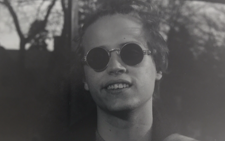 Rob Lenza Headshot, he is wearing circular sunglasses